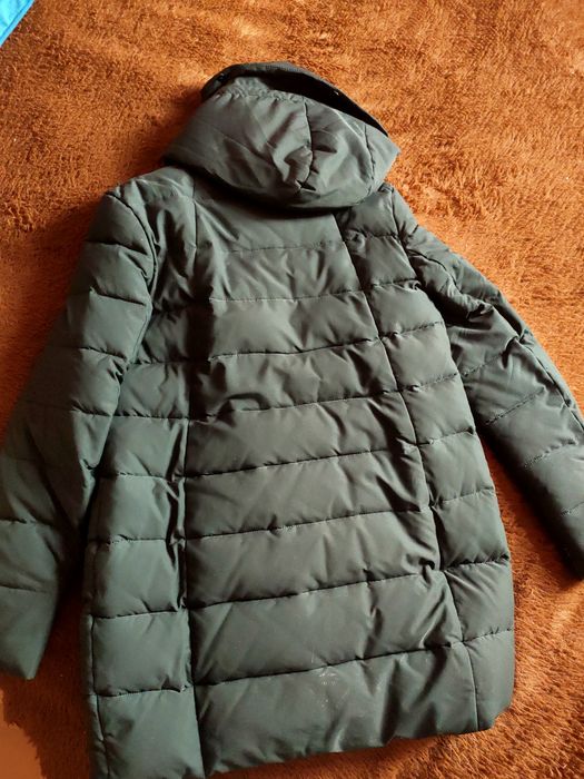 Зимний пуховик с капюшоном