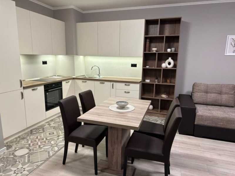 Дава се под наем Тристаен апартамент в София, Витоша - 97 кв.м за 356.49 € - Снимка #1