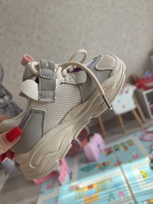 Кроссовки доя девочки