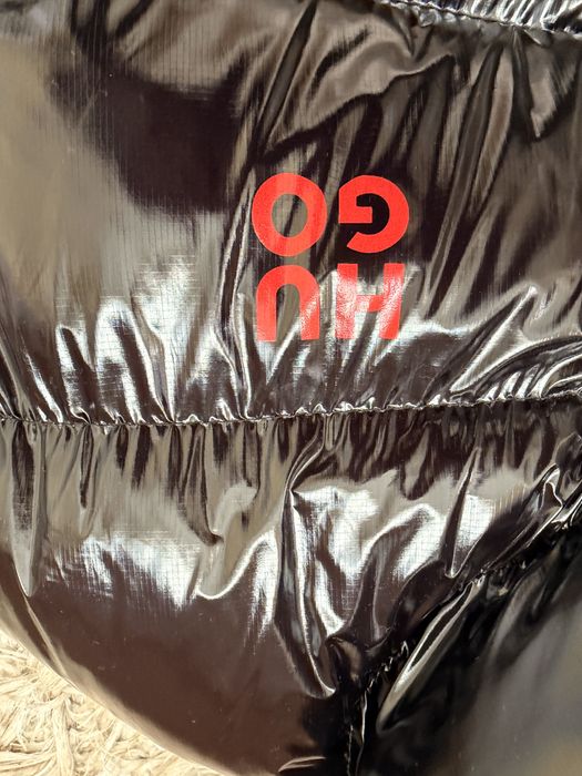 Черно лъскаво яке HUGO – размер L