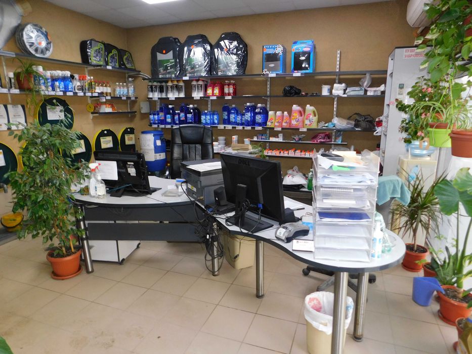 Автоцентър, Търговище, кв. Вароша, 240 кв.м.