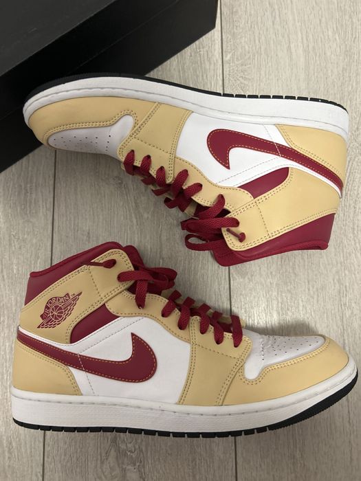 Adidasi Air Jordan 1 Mid Light Curry