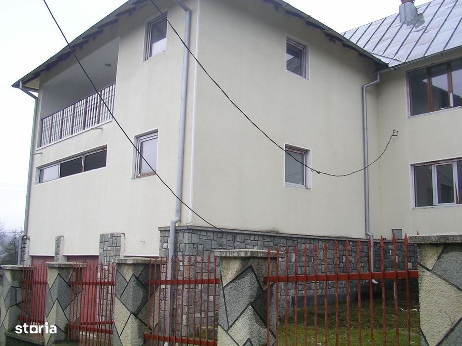 Vând casă spațioasă în Breaza – 1500 mp teren