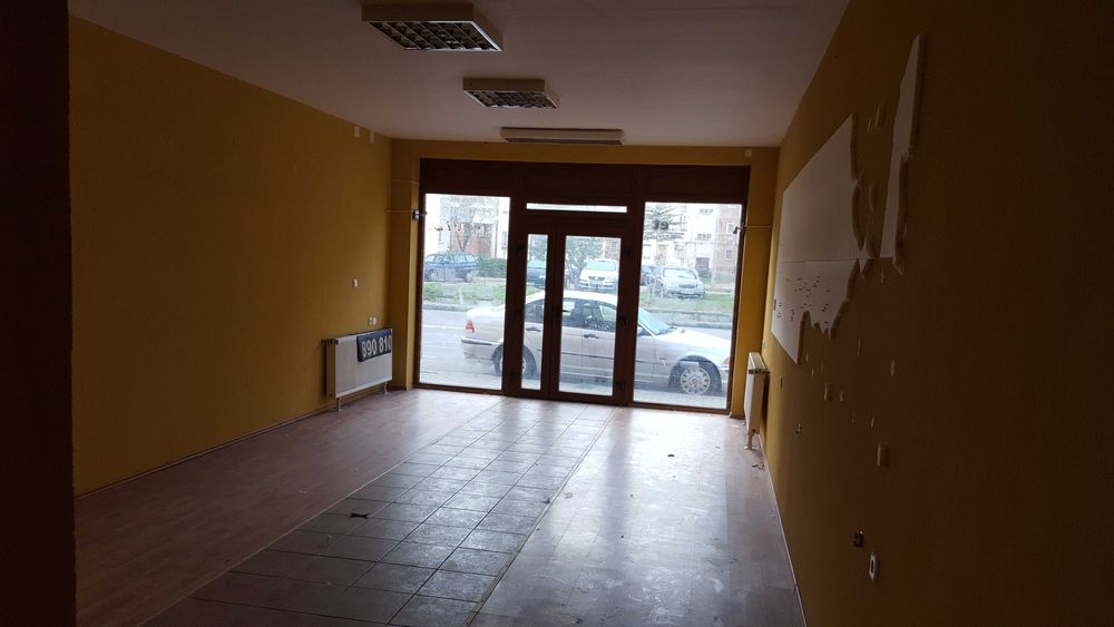 Vand spatiu comercial+spatiu de locuit alfa parneava