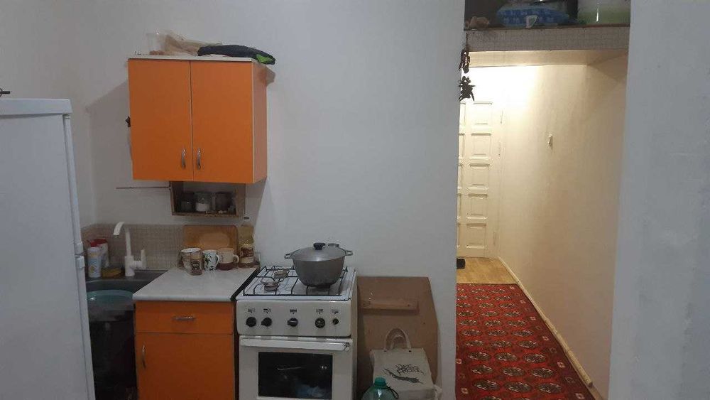 Урганч шахарнинг 6-дахасида 1 хонали квартира сотилади