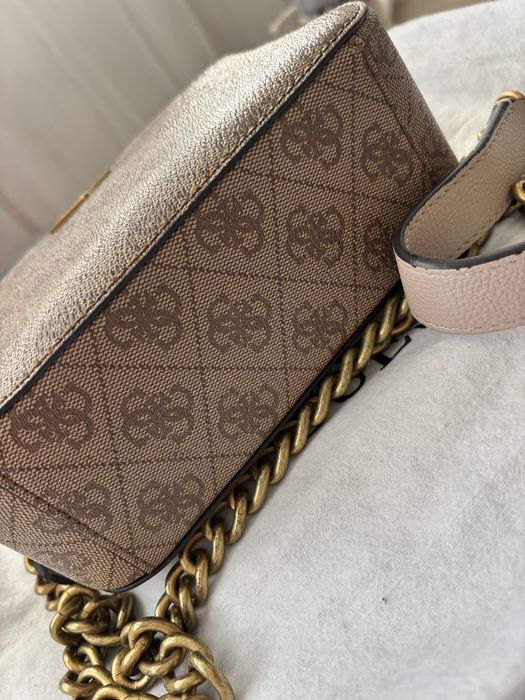 Дамска чанта Guess