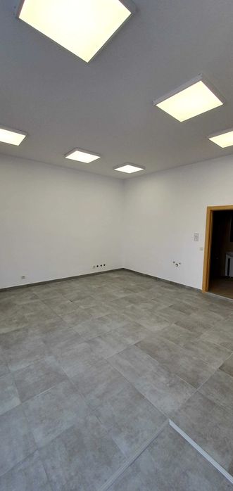 Дава се под наем Магазин в Айтос - 40 кв.м за 178.5 € - Снимка #2