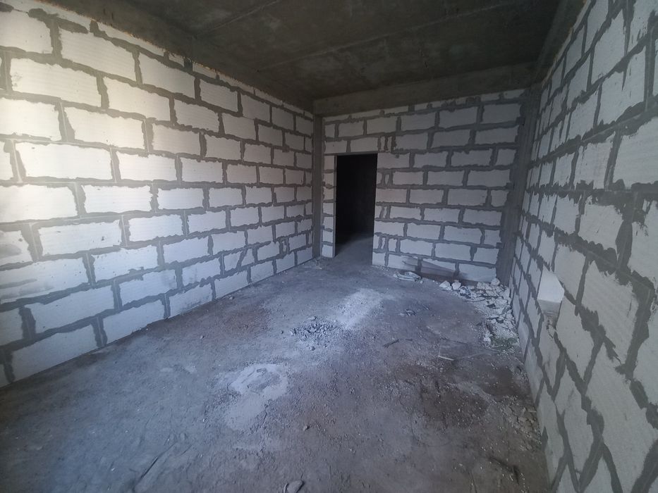 Бухоро шахар, Дилкушо кучасида жойлашган 3хонали квартира сотилади.
