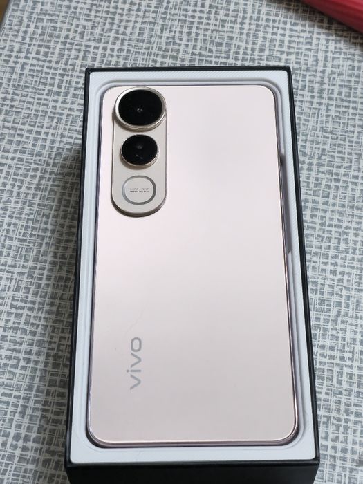 Продам телефон Vivo V50 Lite