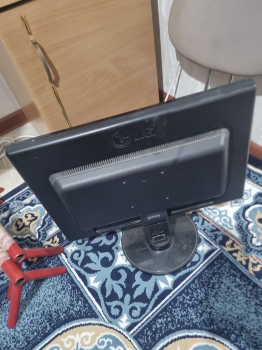 Монитор lg.     .