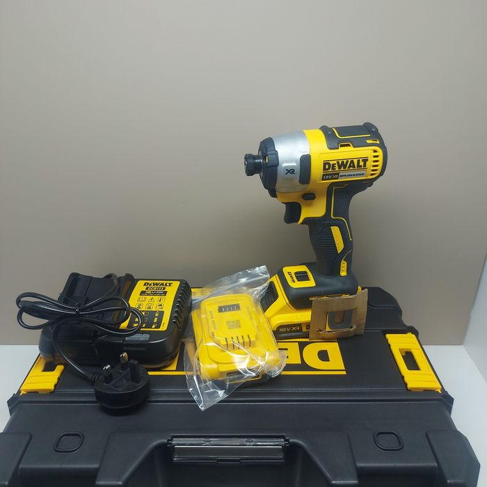 .Нов комплект импакт Dewalt DCF887D2