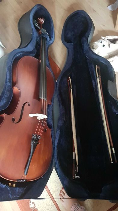 Violoncel Student 4/4 + husa/case cu roti si bretele + arcus + corzi