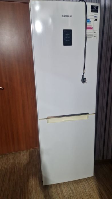 Холодильник Samsung