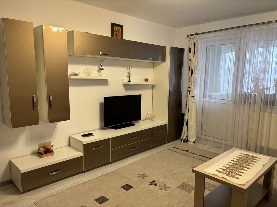 DE INCHIRIAT- APARTAMENT 3 camere DECOMANDAT + loc parcare privat / CENTRU