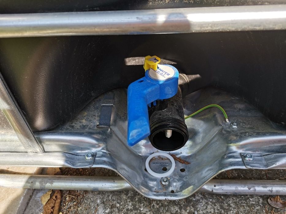 1тон Резервоар/Бидони/цистерни 1000 литра като нови бидон 1 тон