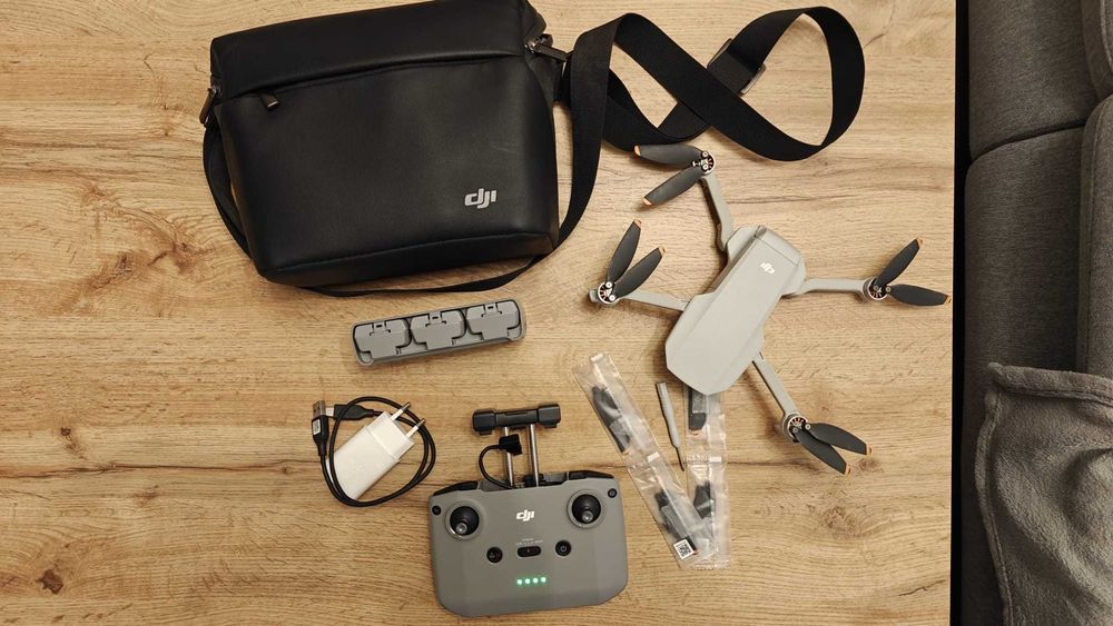 Vând Drona DJI Mini2 Combo 4K