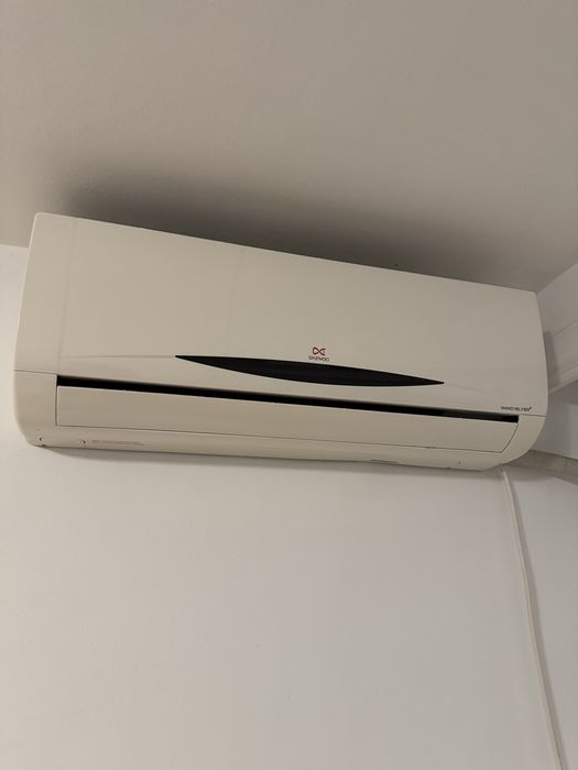 Aer conditionat 12000 BTU traseu aprox 2.5m