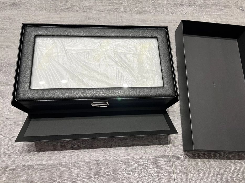 Шкатулка для часов и украшение