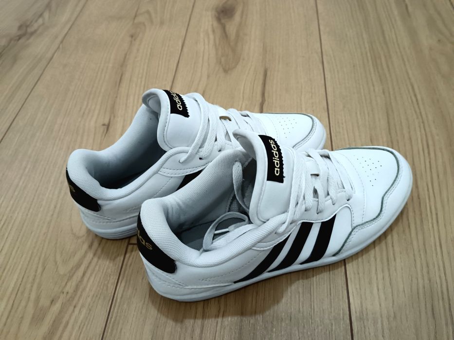 Adidași adidas originali Nr 36,5 piele in perfecta stare