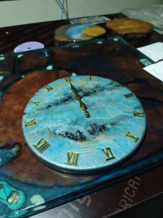 Masa și ceas din rășină epoxidica