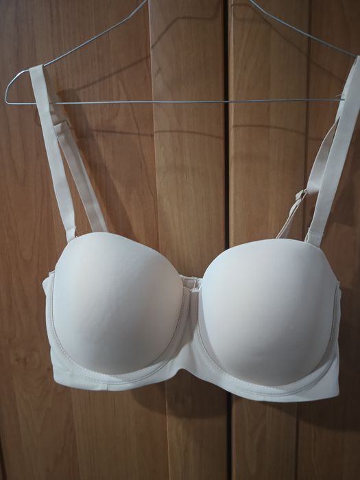 Vând sutien nou.