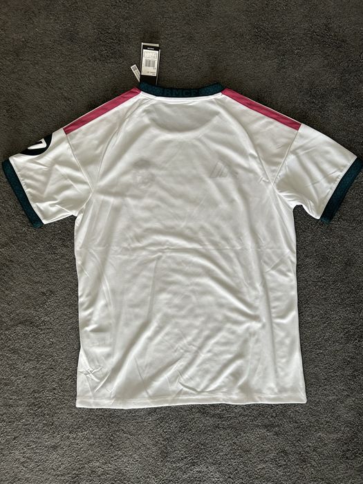 Tricou Real Madrid 2025/2026– Nou cu etichetă – M/L