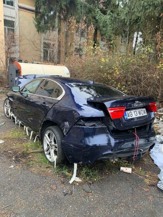 piese jaguar xe 20d cutie automata 8 trepte motor euro6 interior sistem audio uși oglinda stânga navigație GPS dezmembrez Plansa bord cu airbagurile sărite caseta directie