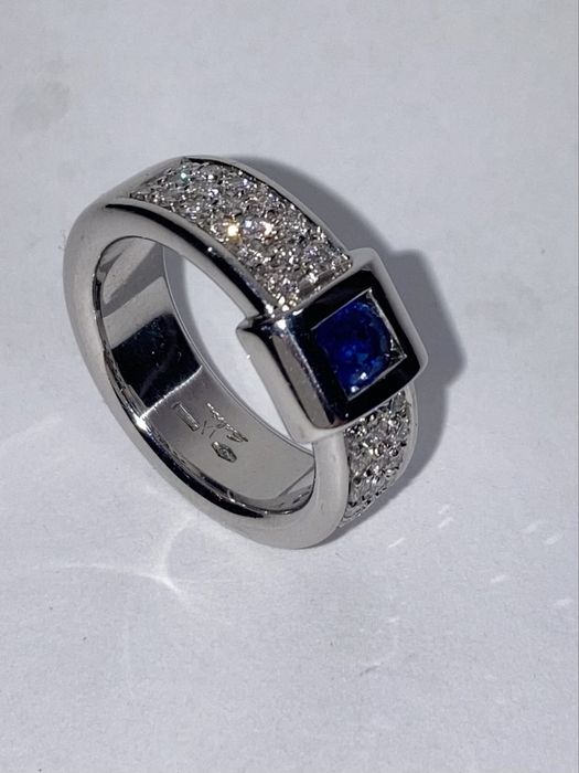 Inel aur alb cu diamante si safir Salvini
