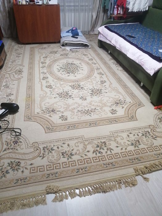 Продам ковёр р. 2,5 на 4, в хорошем состоянии, светло коричневый