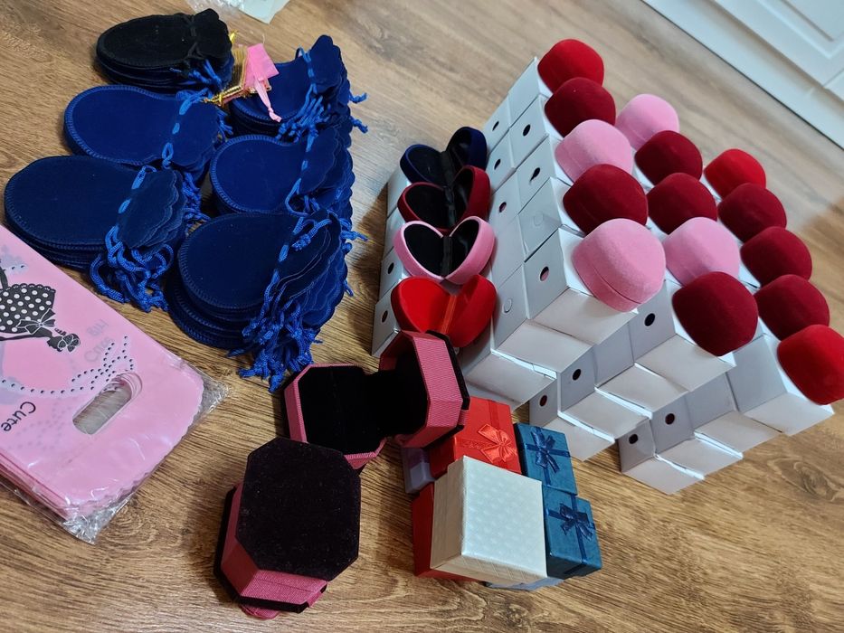 Коробки для украшений подарочные