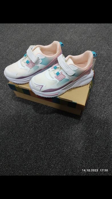 Кроссовки новые vicco