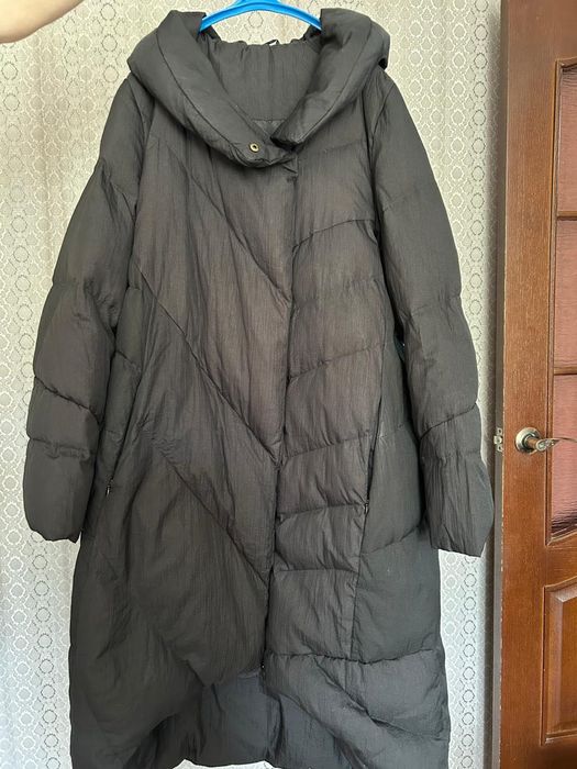 Продам пуховик недорого, легкий на среднюю зиму.