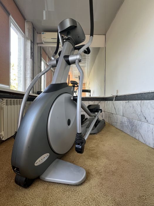 Эллиптический тренажер Matrix