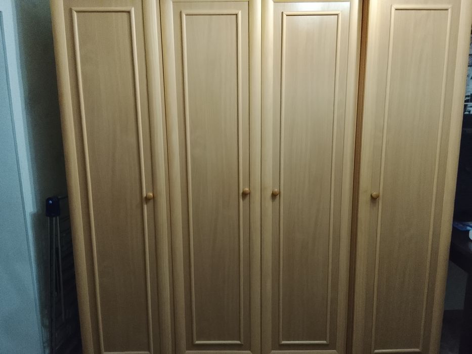 Шифоньер, кровать, трюмо