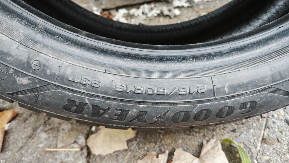 215 50 19 Goodyear Ultra Grip Performance + EV