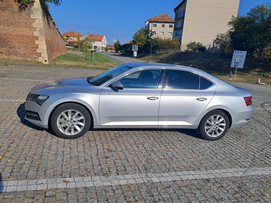SKODA Superb 2023 — imagine 4