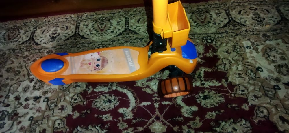 детский самокат в отличном состоянии