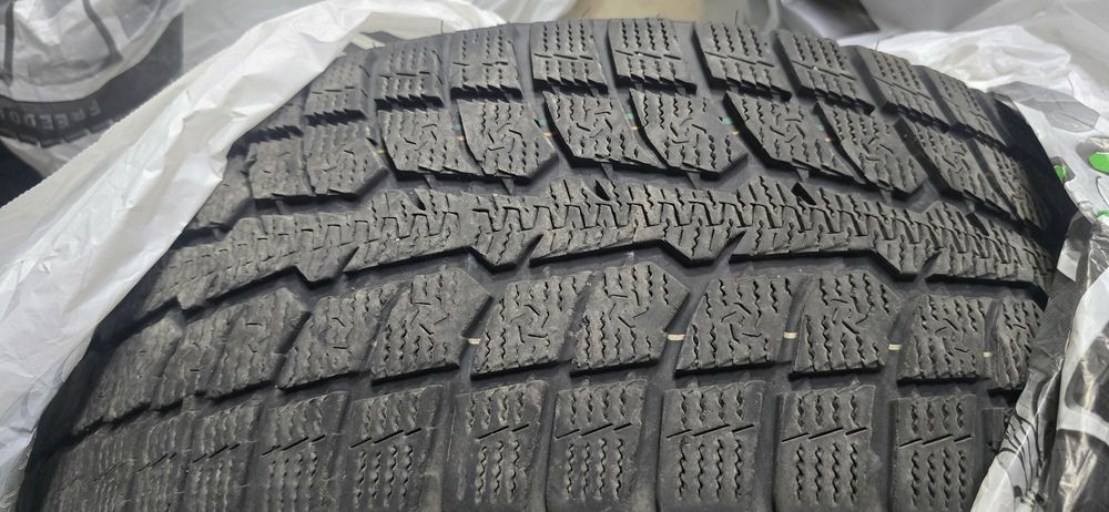 Резина Toyo 235/55/18 зима ,липучка