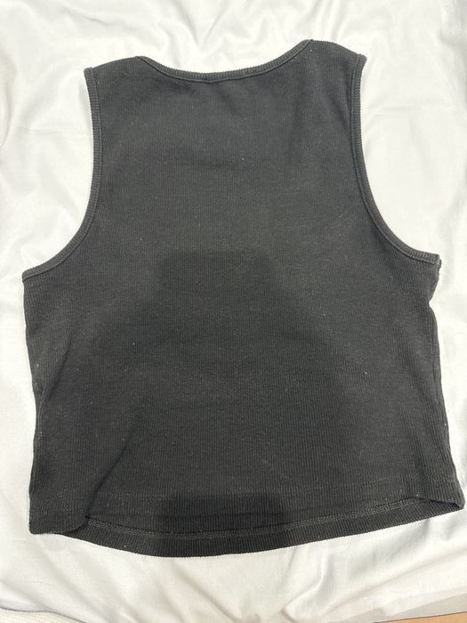 Укороченный черный топ