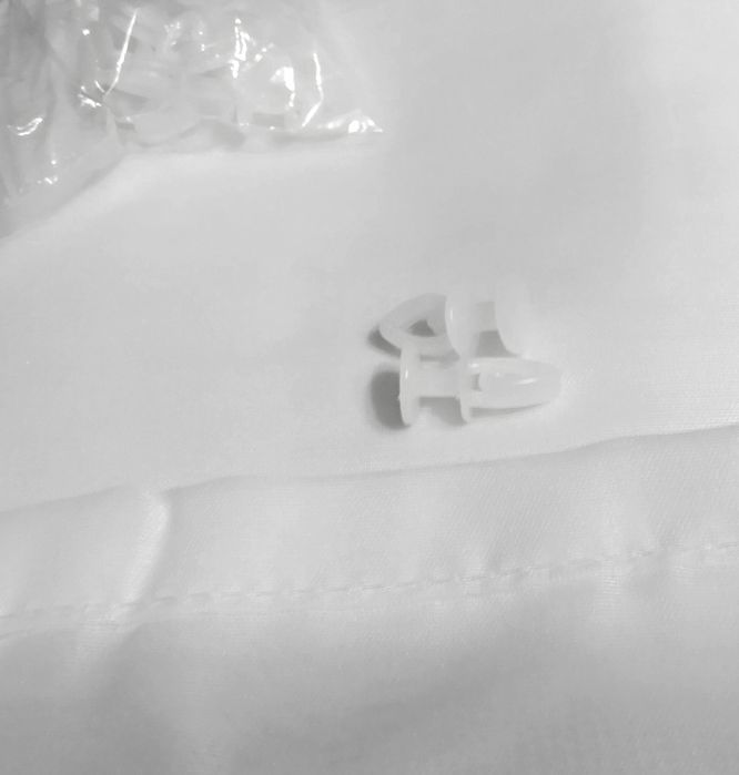 Тънки завеси в бял цвят