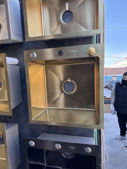 Кухоныне мойки с витриры