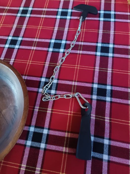 Метален боздуган със верига.