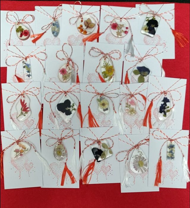 Colecție de flori sigilate în rășină