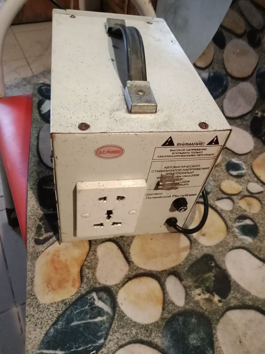 Стабилизатор напряжения.