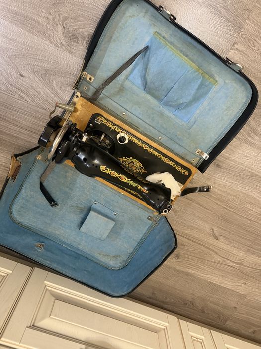 Продам швейную машинку