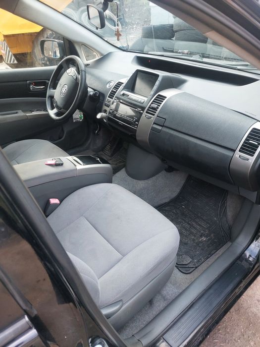 Vând toyota prius 1.5 benzina  hibrid