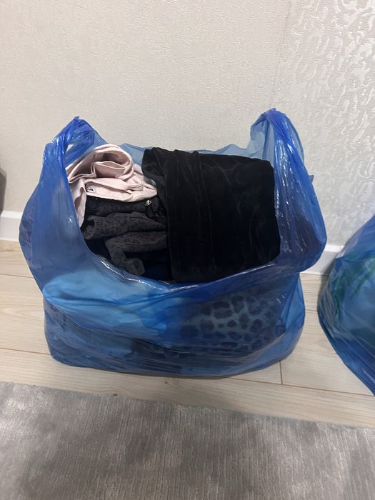 Отдам пакет вещей