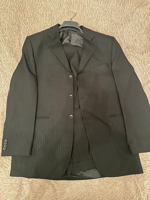 Продам костюм черный