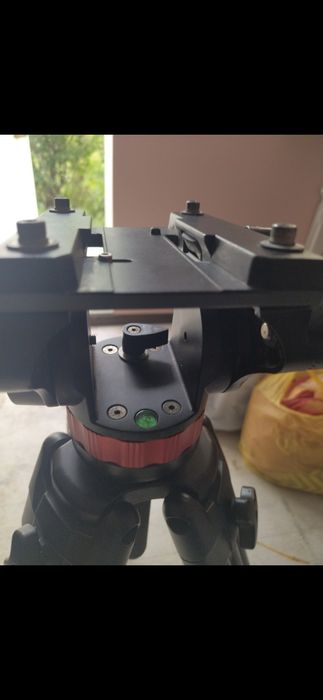 Штатив для видеокамеры