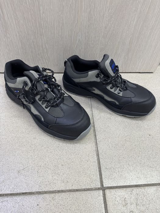 Сапоги и кроссовки 43 размера